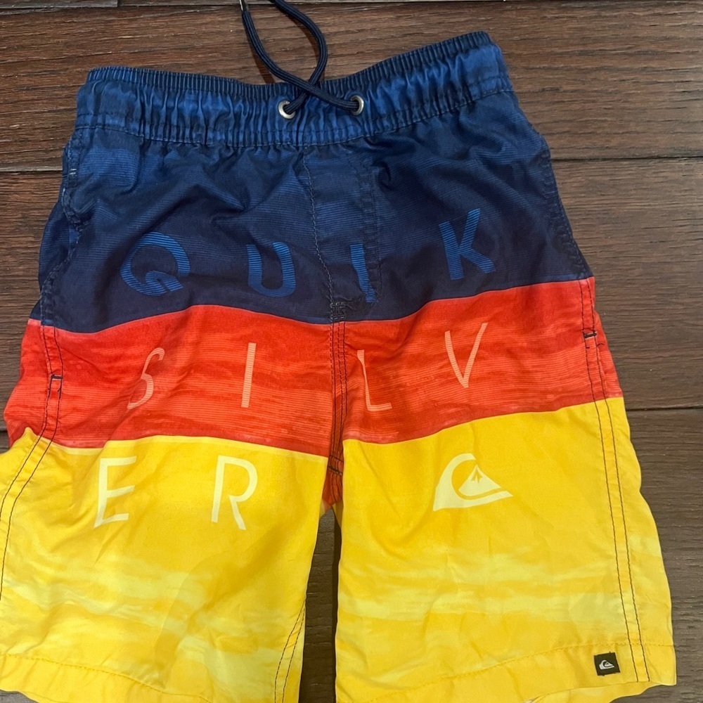 Quiksilver Blue and Red Swim Trunks Quick-Dry Elastic Waist